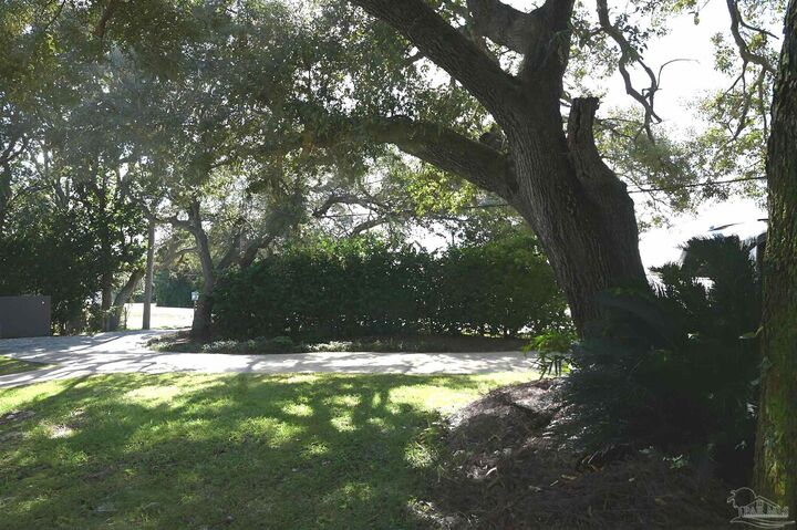 Property Photo:  68 Shoreline Dr  FL 32561 