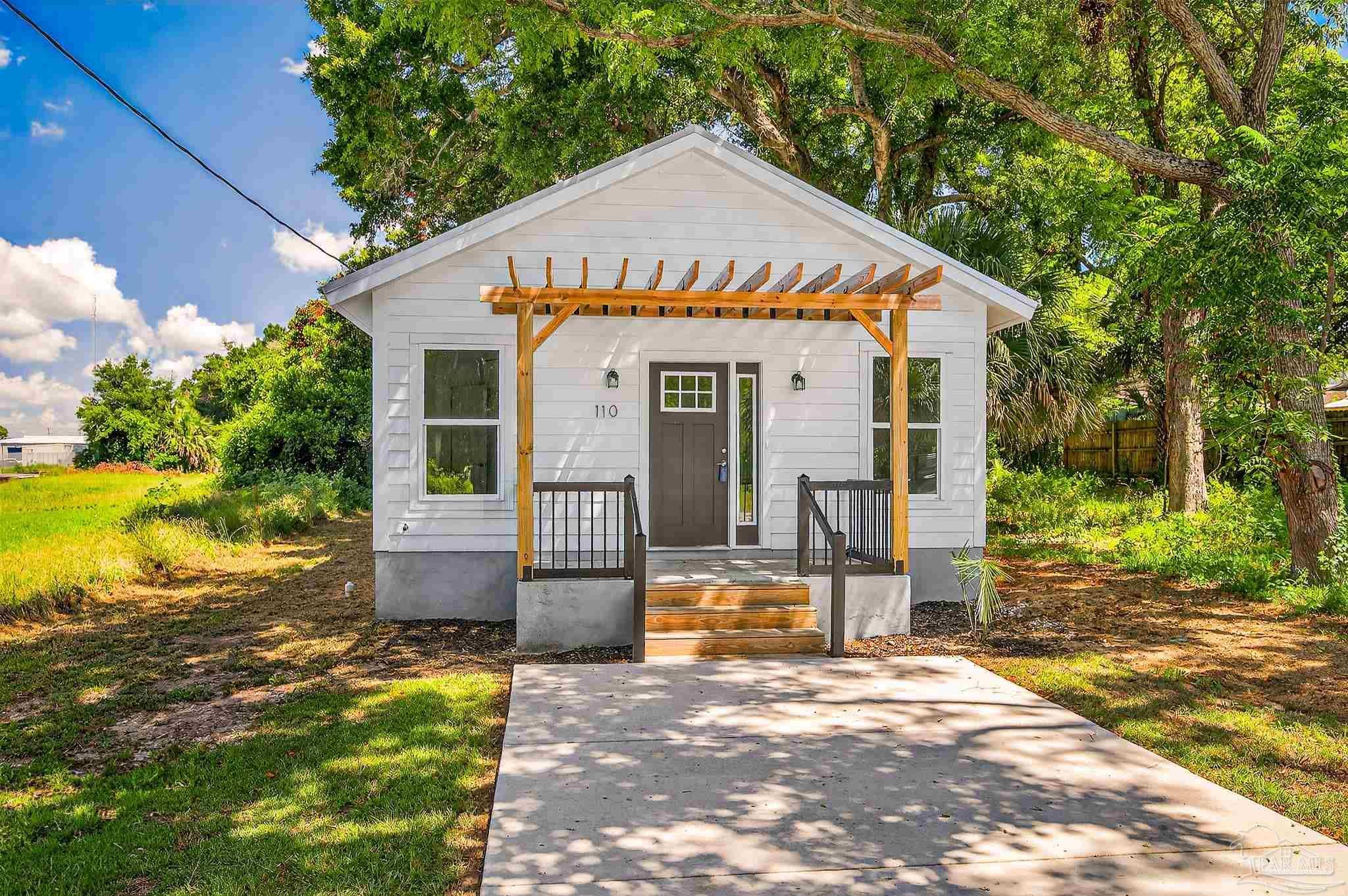 Property Photo: 110 E Jordan St FL 32503