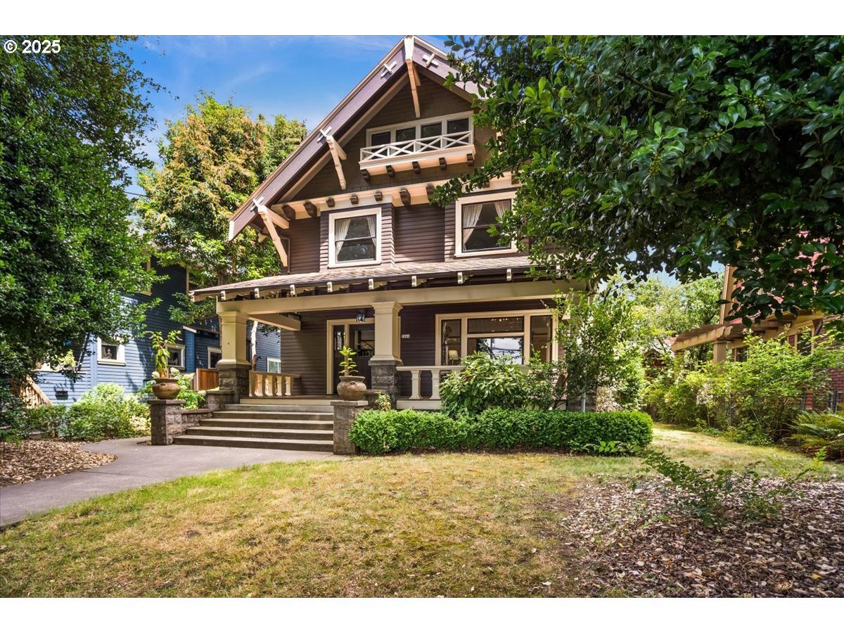 Property Photo: 1844 SE 12th Ave OR 97214