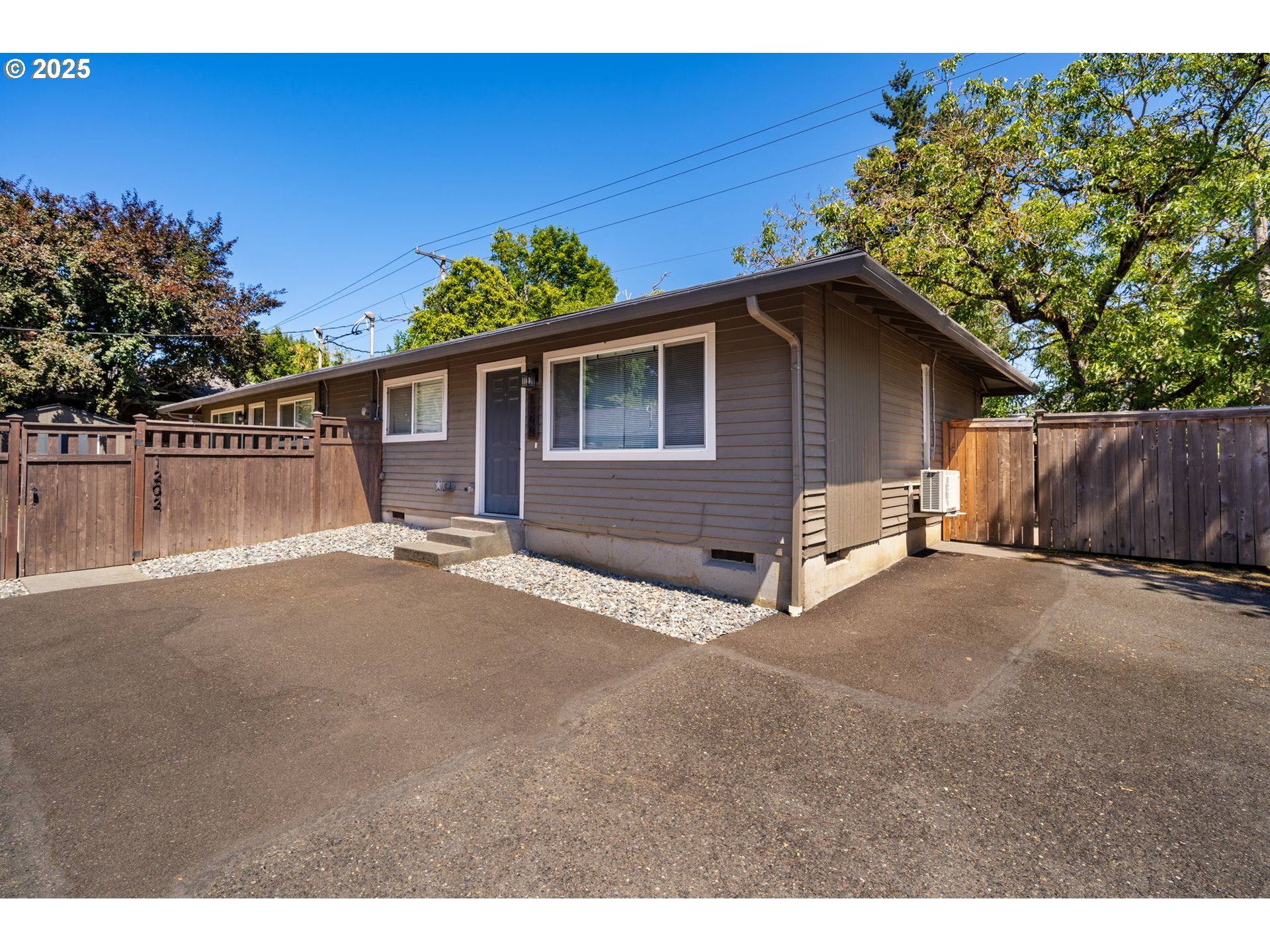 Property Photo: 1200 W McLoughlin Blvd WA 98660
