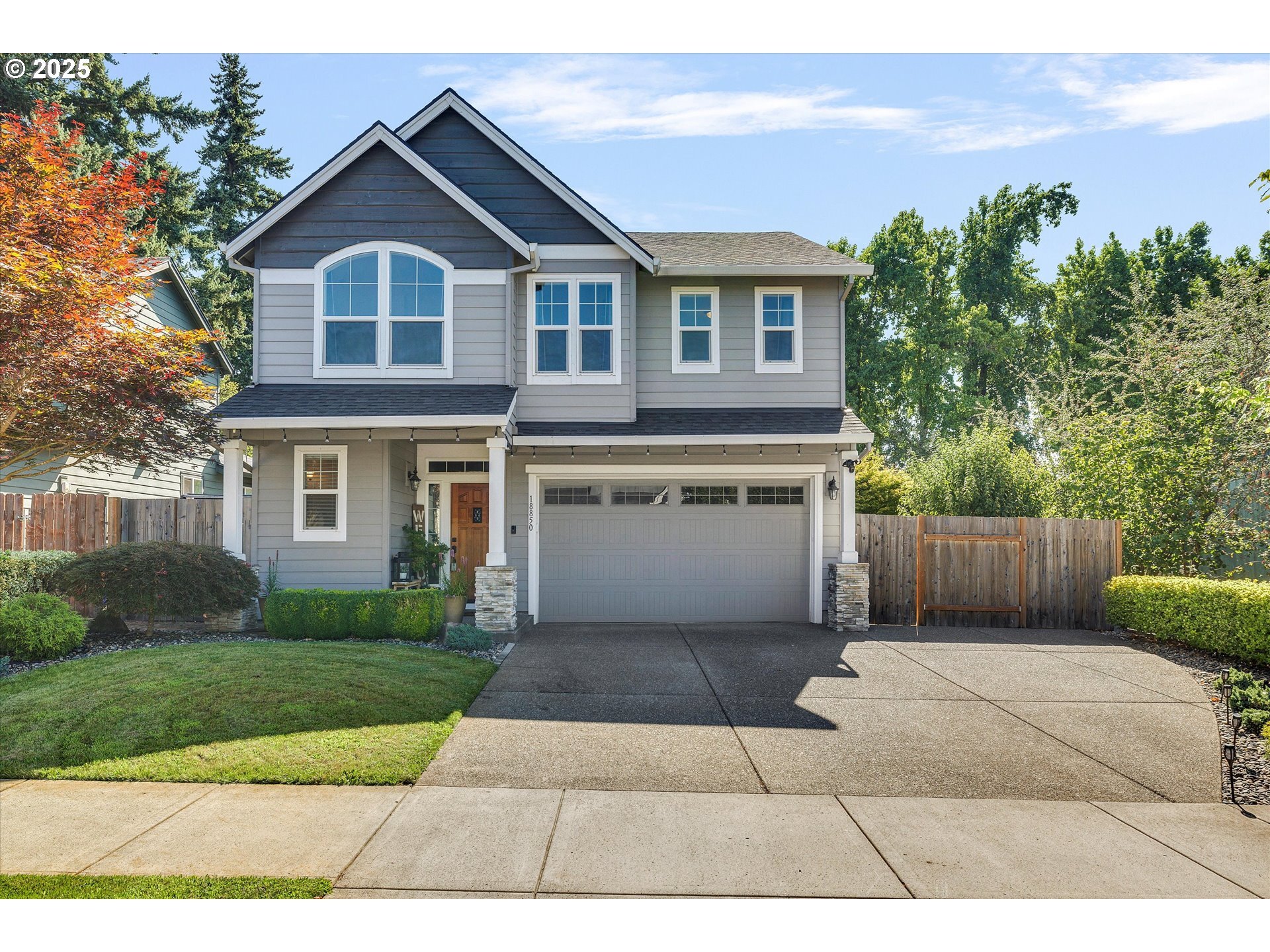 Property Photo: 18850 Tanoak Way OR 97045