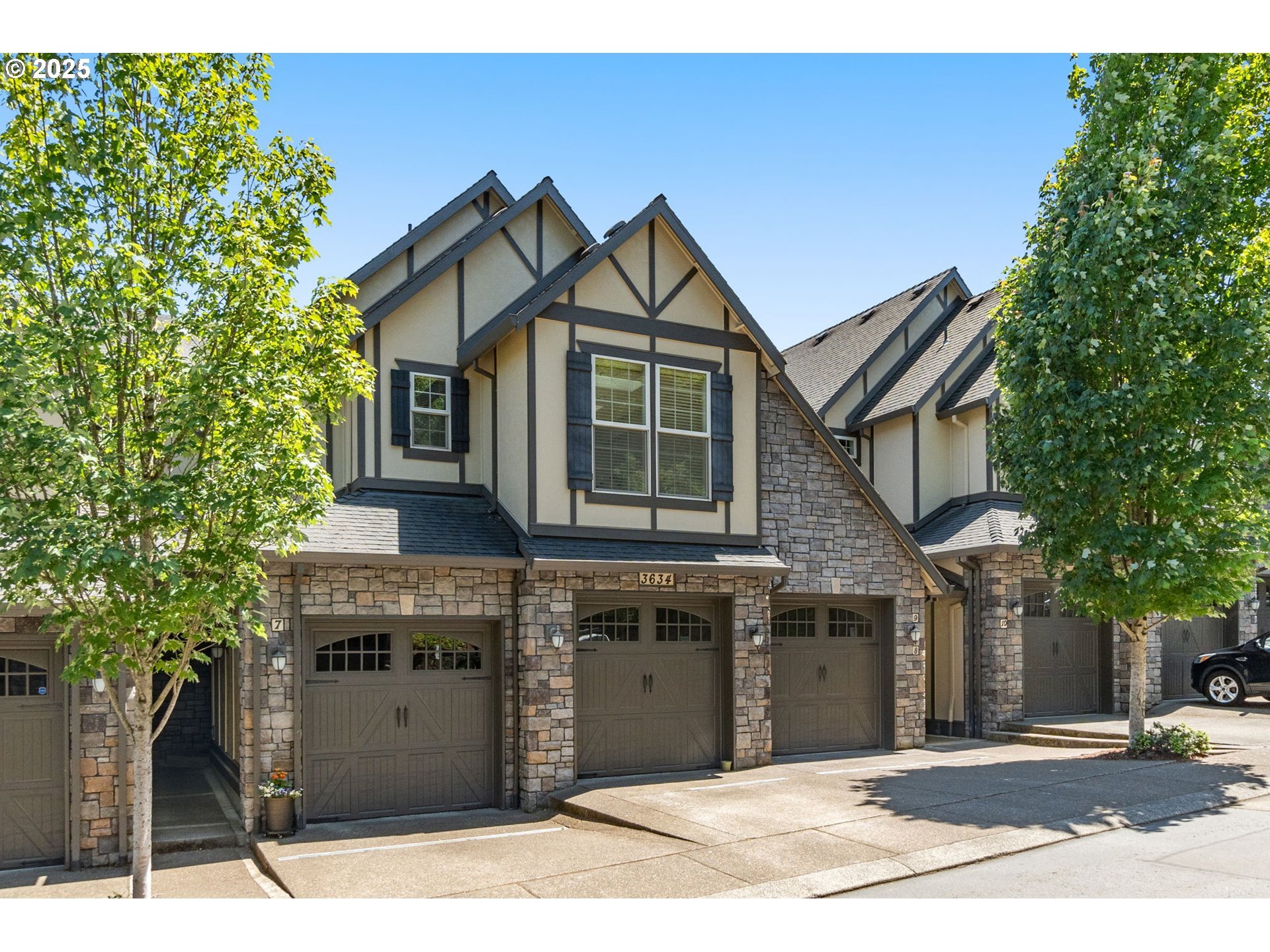 Property Photo: 3634 SW Baird St 9 OR 97219