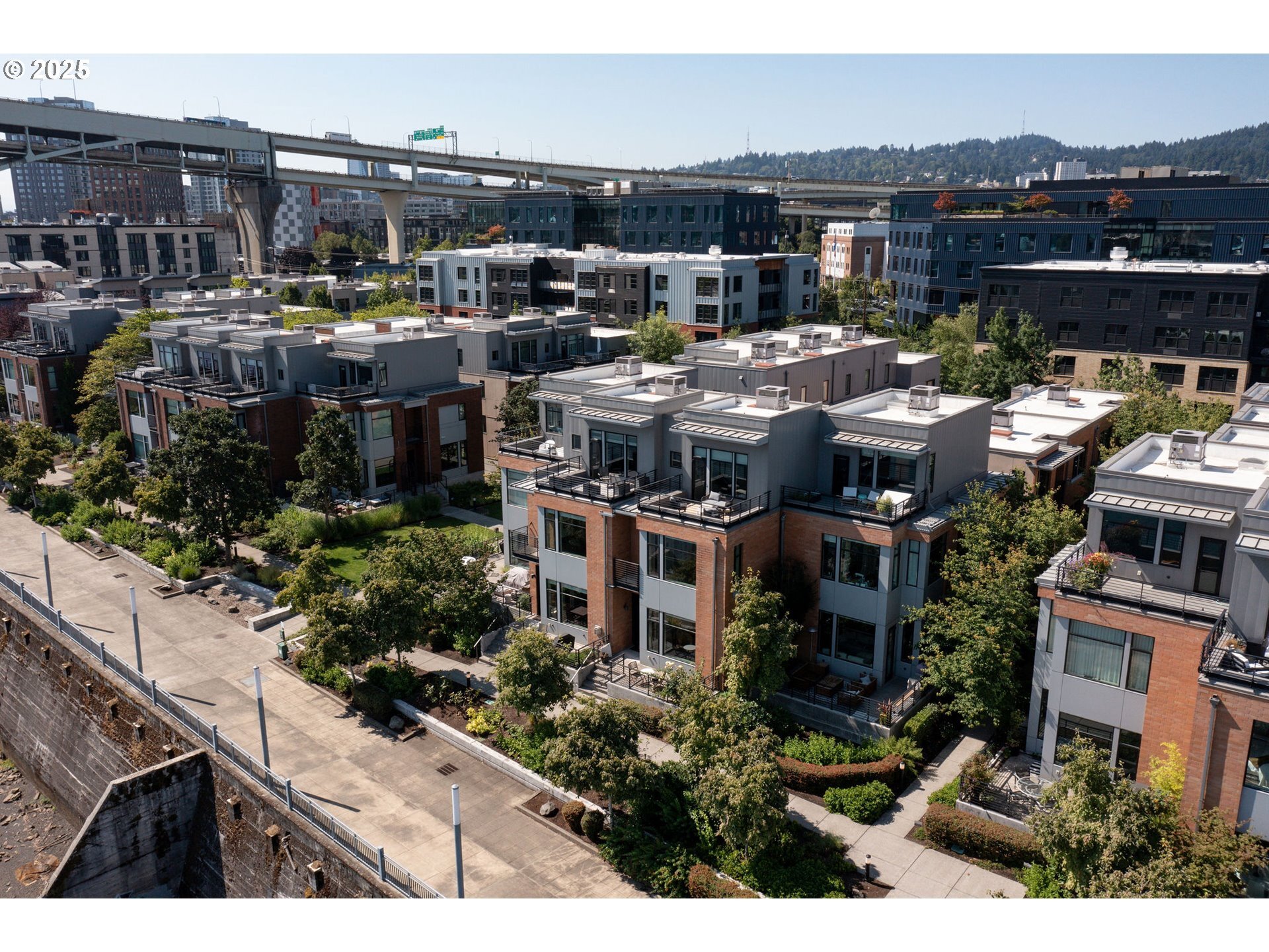 Property Photo:  1658 NW Riverscape St  OR 97209 