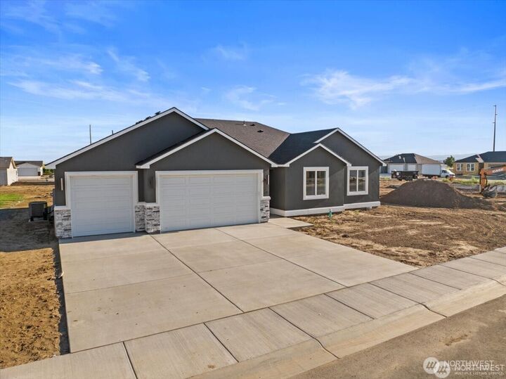 Property Photo:  719  N Street NE  WA 98848 