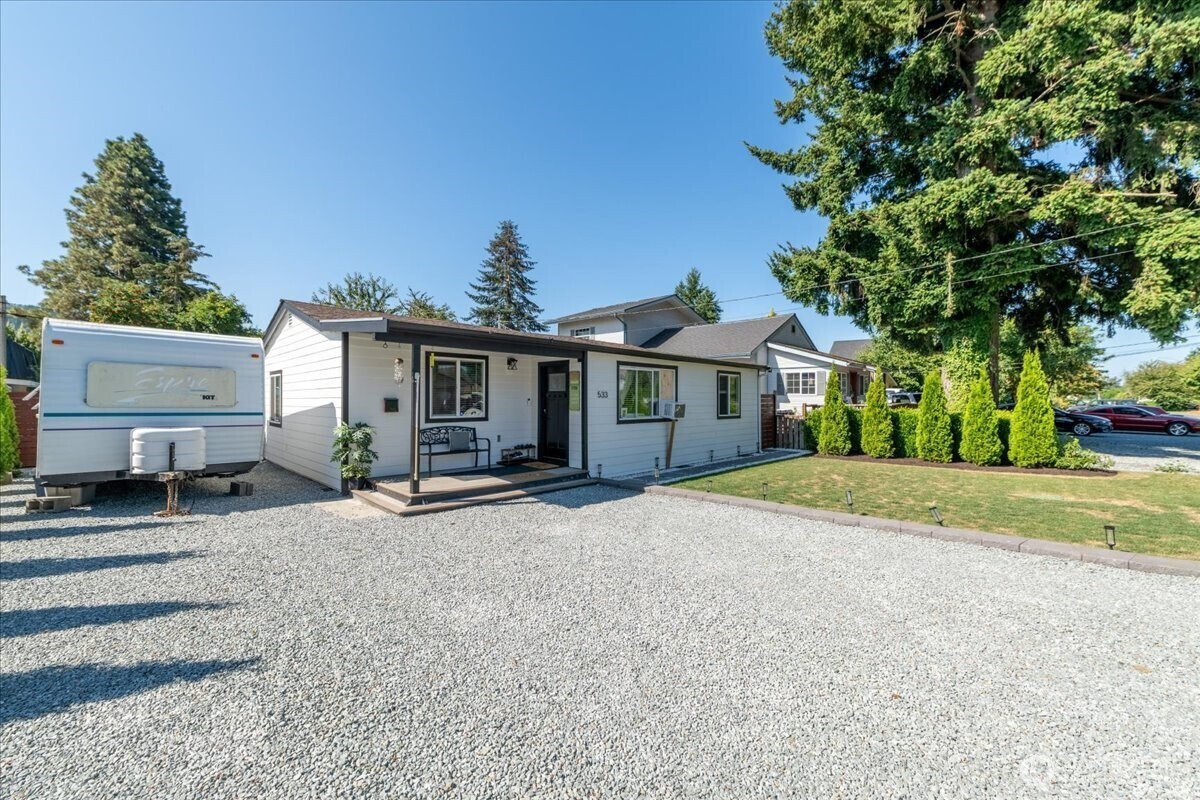 Property Photo: 533 Fidalgo Street WA 98284
