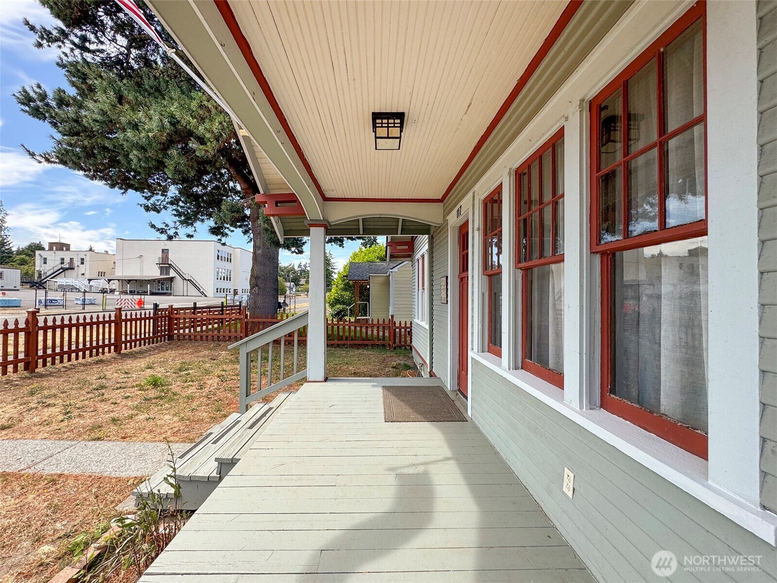 Property Photo:  117 W 10th Street  WA 98362 