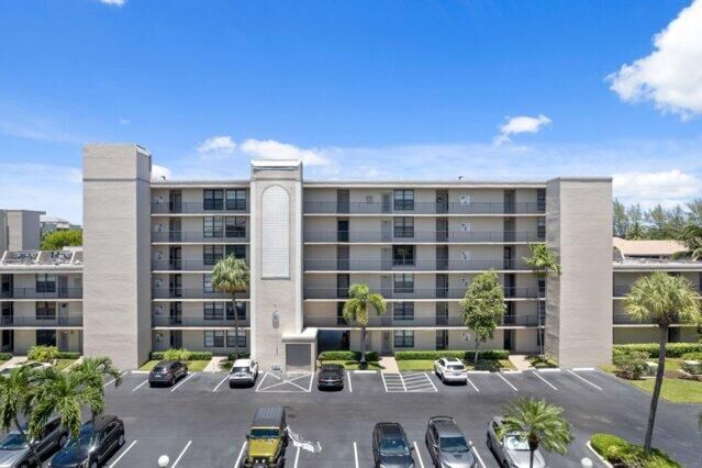 Property Photo:  6 Royal Palm Way 509  FL 33432 