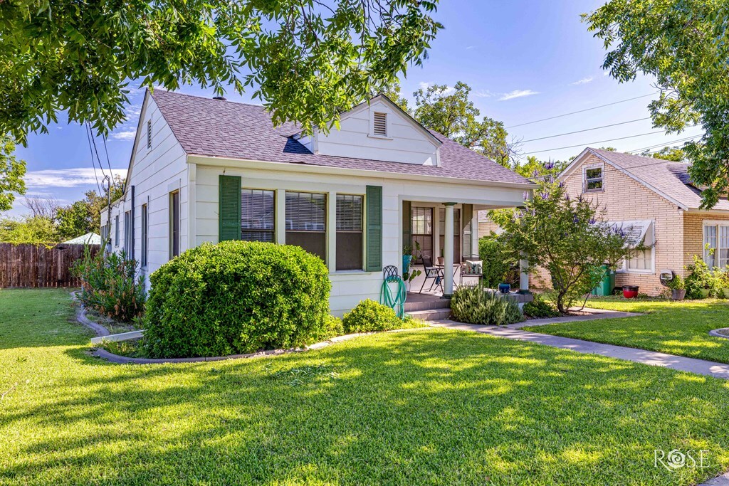 Property Photo:  1620 W Ave J  TX 76901 