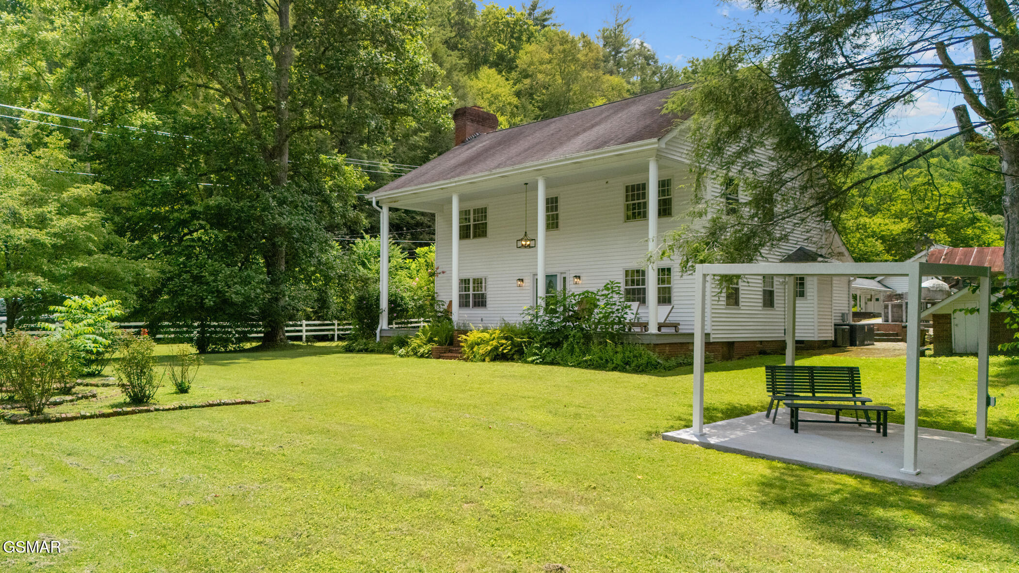 Property Photo: 1139 Glades Road TN 37738