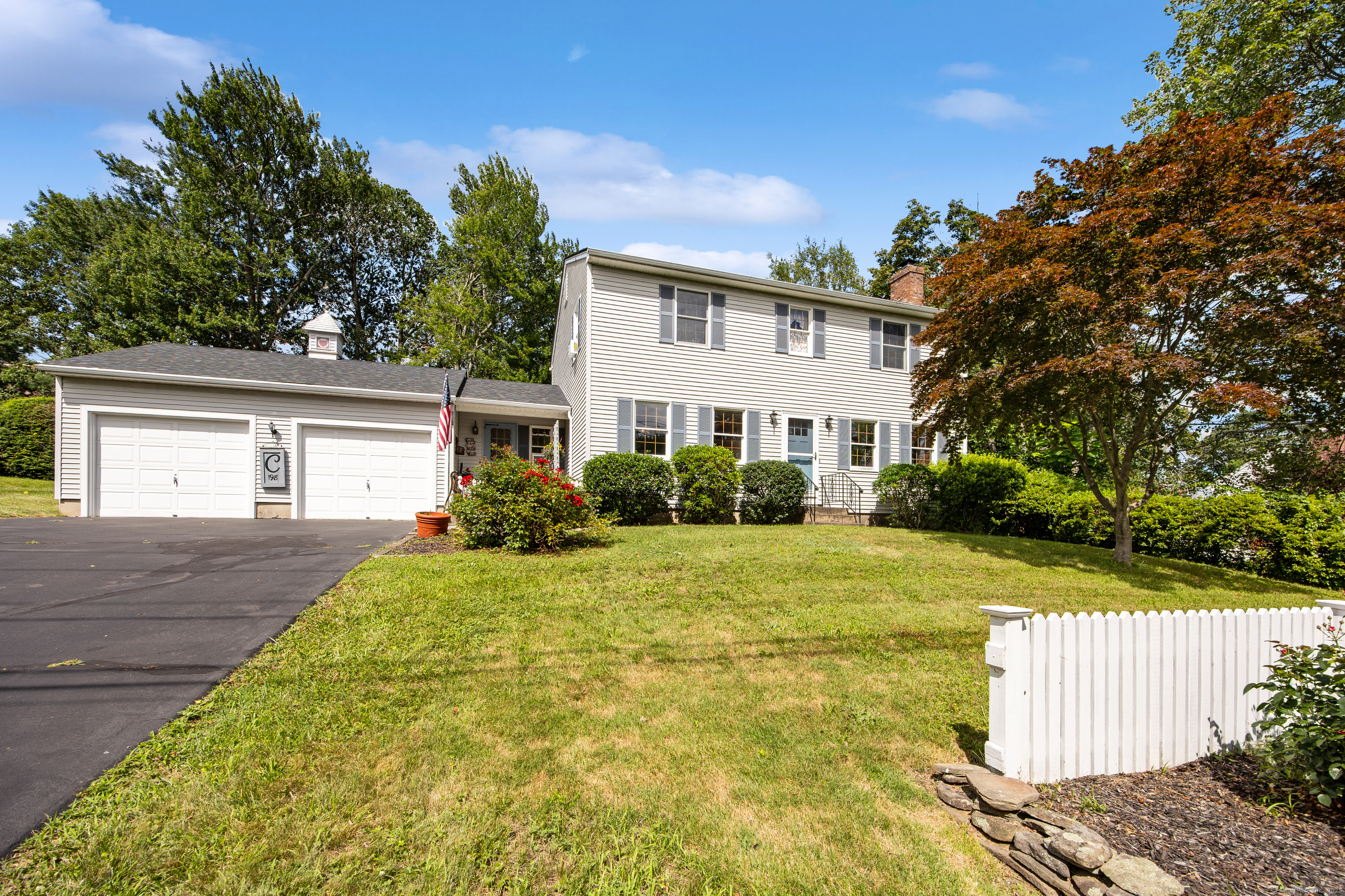Property Photo:  198 Crown Street  CT 06010 