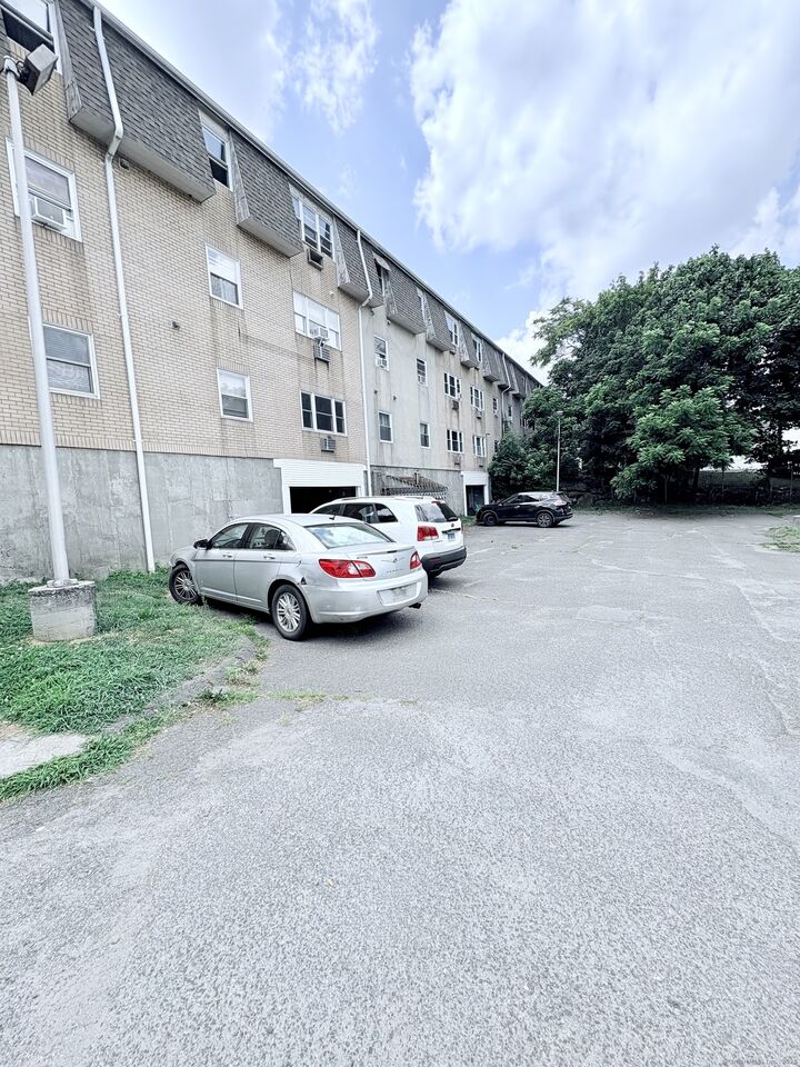 Property Photo:  30 Stevens Street Apt 204  CT 06606 