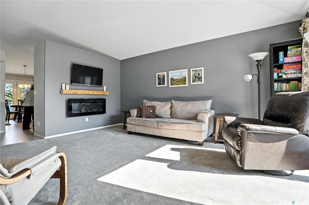Property Photo:  103 Dulmage Crescent  SK S7T 0C7 