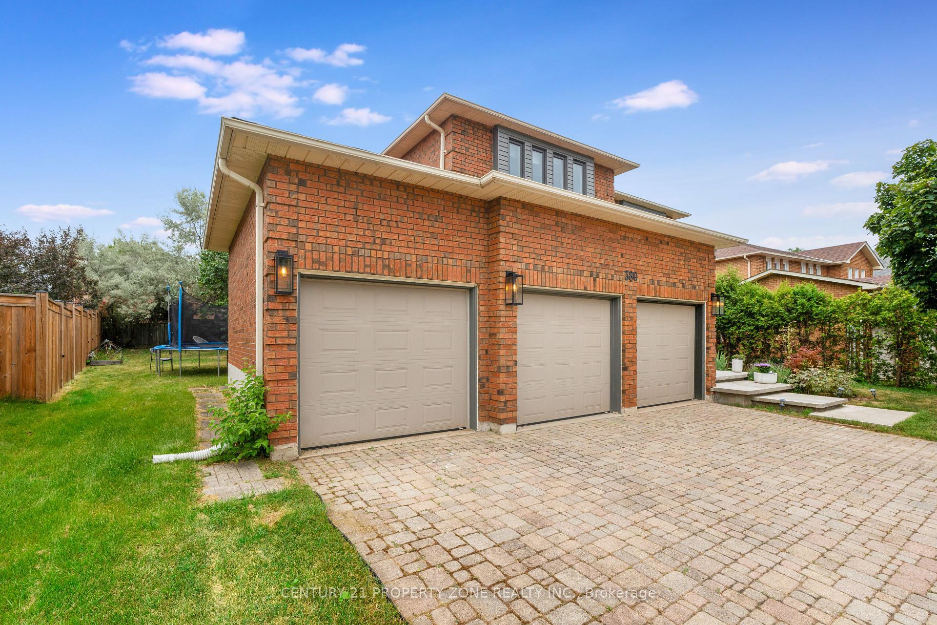 Photo de la propriété: 380 Summerchase Drive ON L6H 5T7