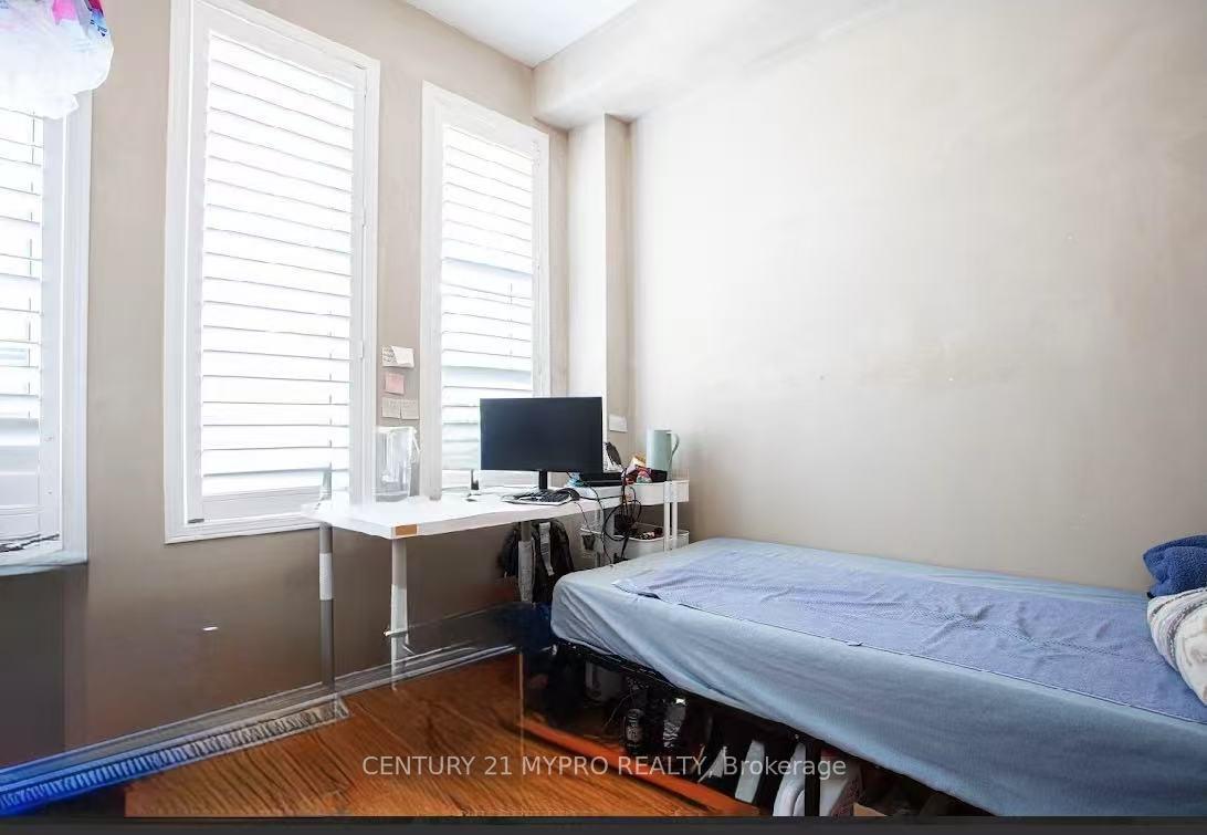Photo de la propriété: 22 Mansur Terrace ON M3J 3R1