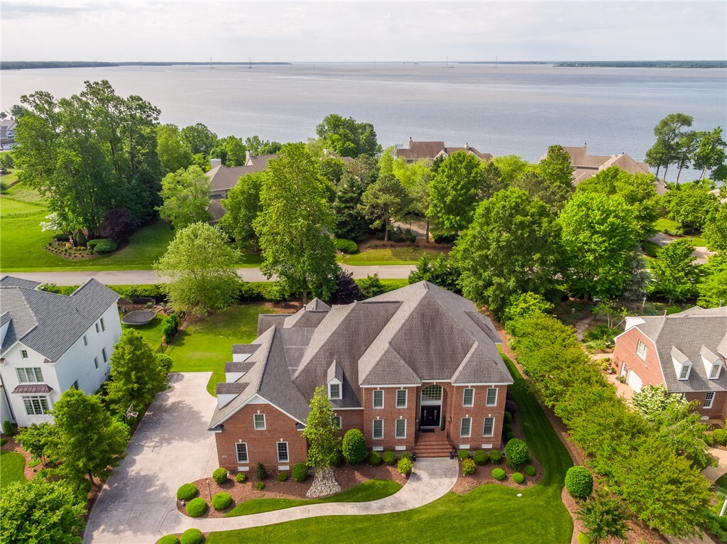 Property Photo: 109 Greens Way VA 23185