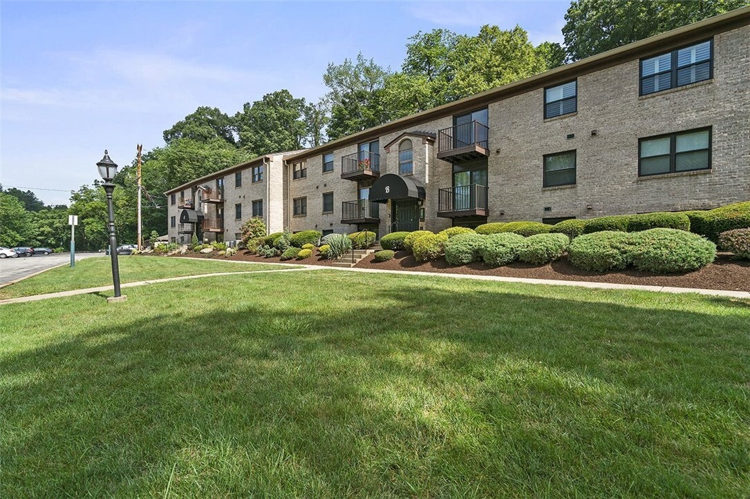 Property Photo: 300 Gilkeson Rd 12B PA 15228