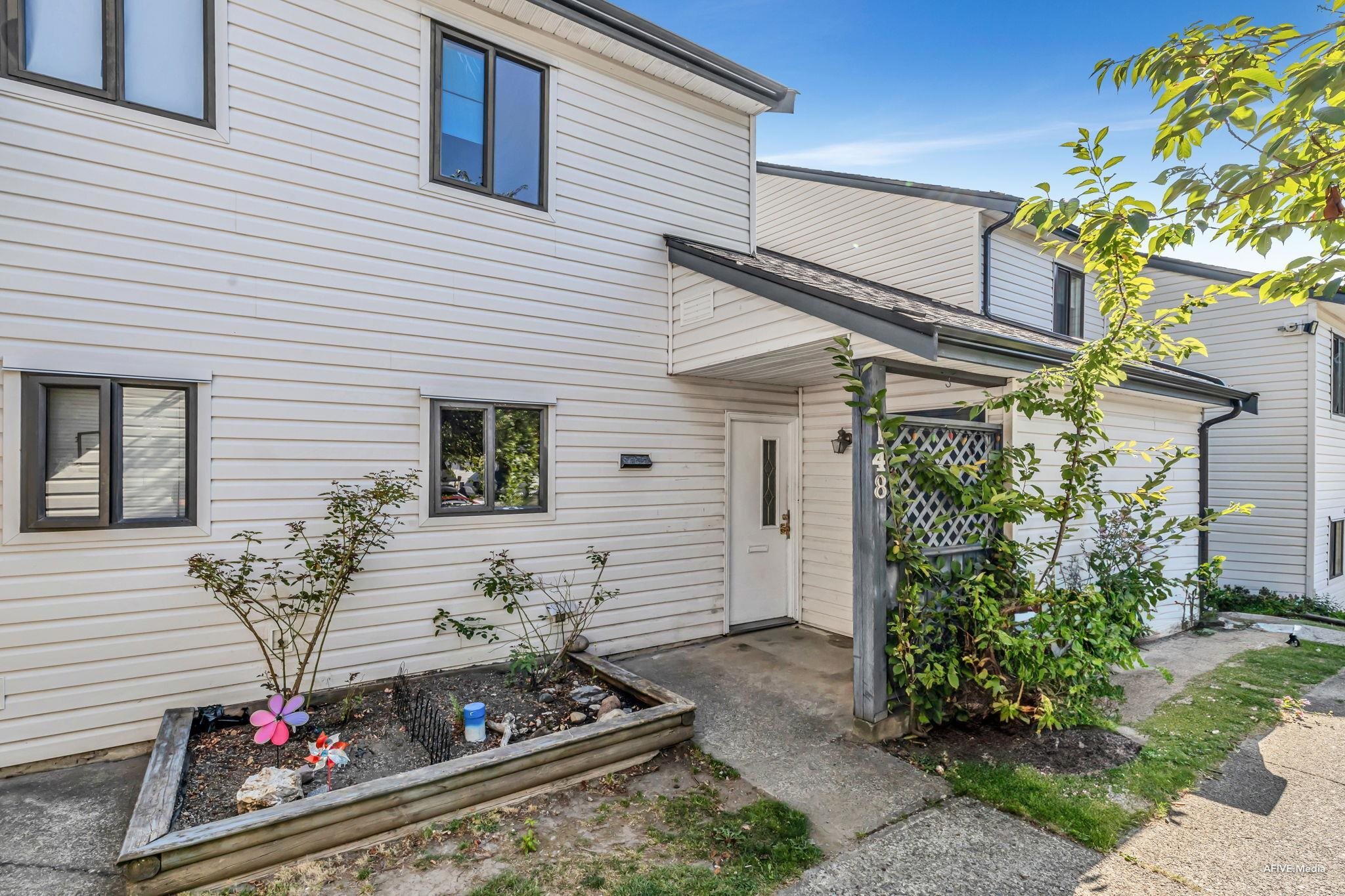 Photo de la propriété:  13758 67 Avenue 148  BC V3W 6X6 