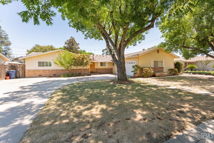 Property Photo:  800 N Terrace Street  CA 93274 