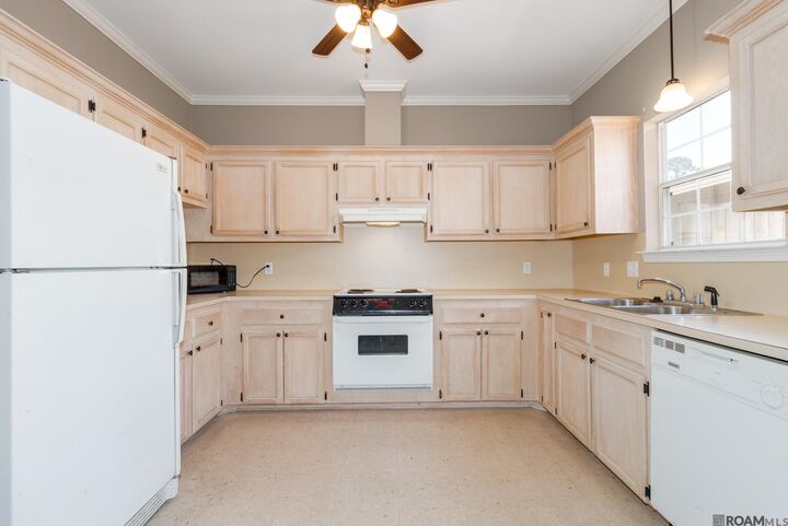 Property Photo: 4140 Jefferson Woods Dr LA 70809