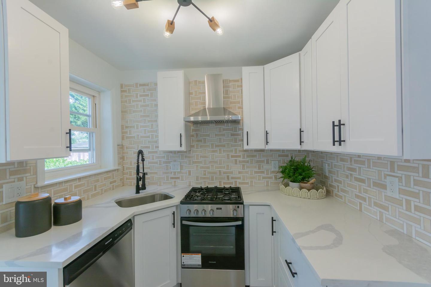 Property Photo: 5446 Varnum Street MD 20710