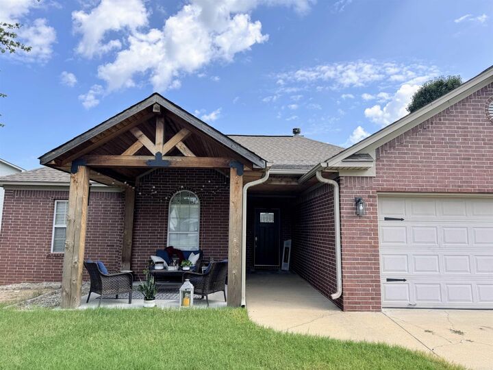 Property Photo: 1724 Hidden Creek Drive AR 72022