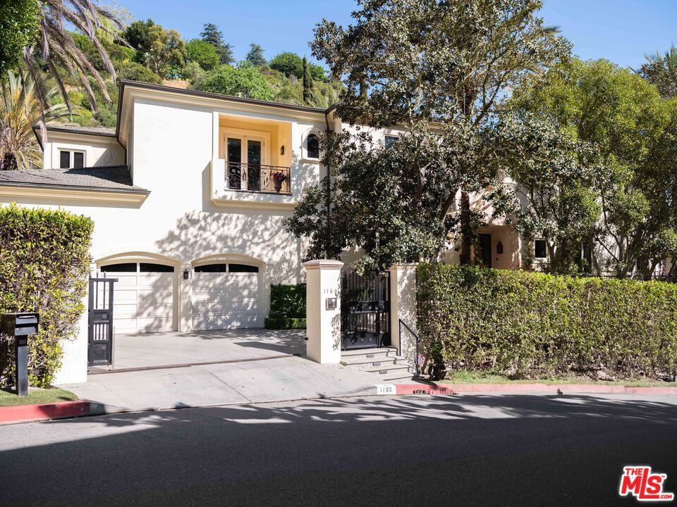 Property Photo:  1160 Chantilly Rd  CA 90077 