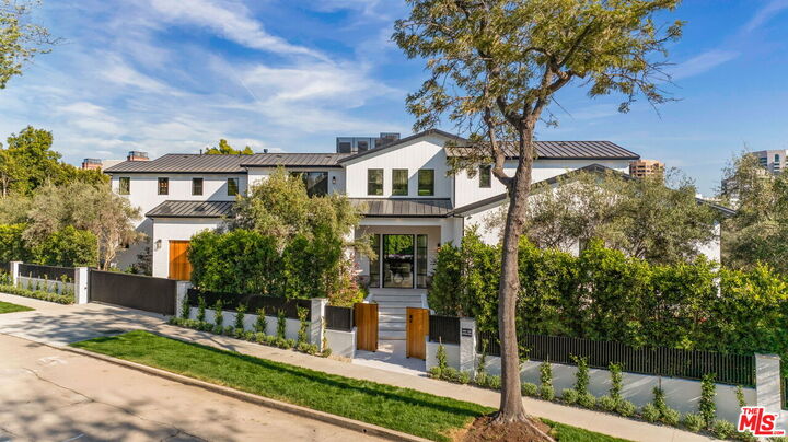 10386 Strathmore Dr  Los Angeles CA 90024 photo