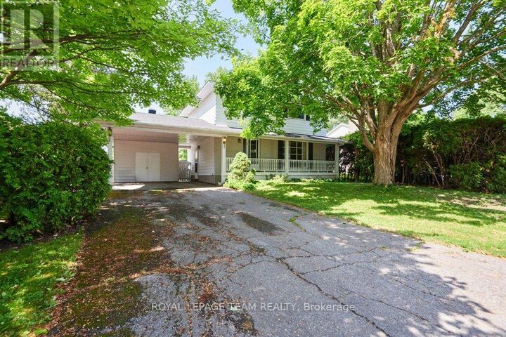 Property Photo:  16 Keewatin Crescent  ON K2E 6Z1 