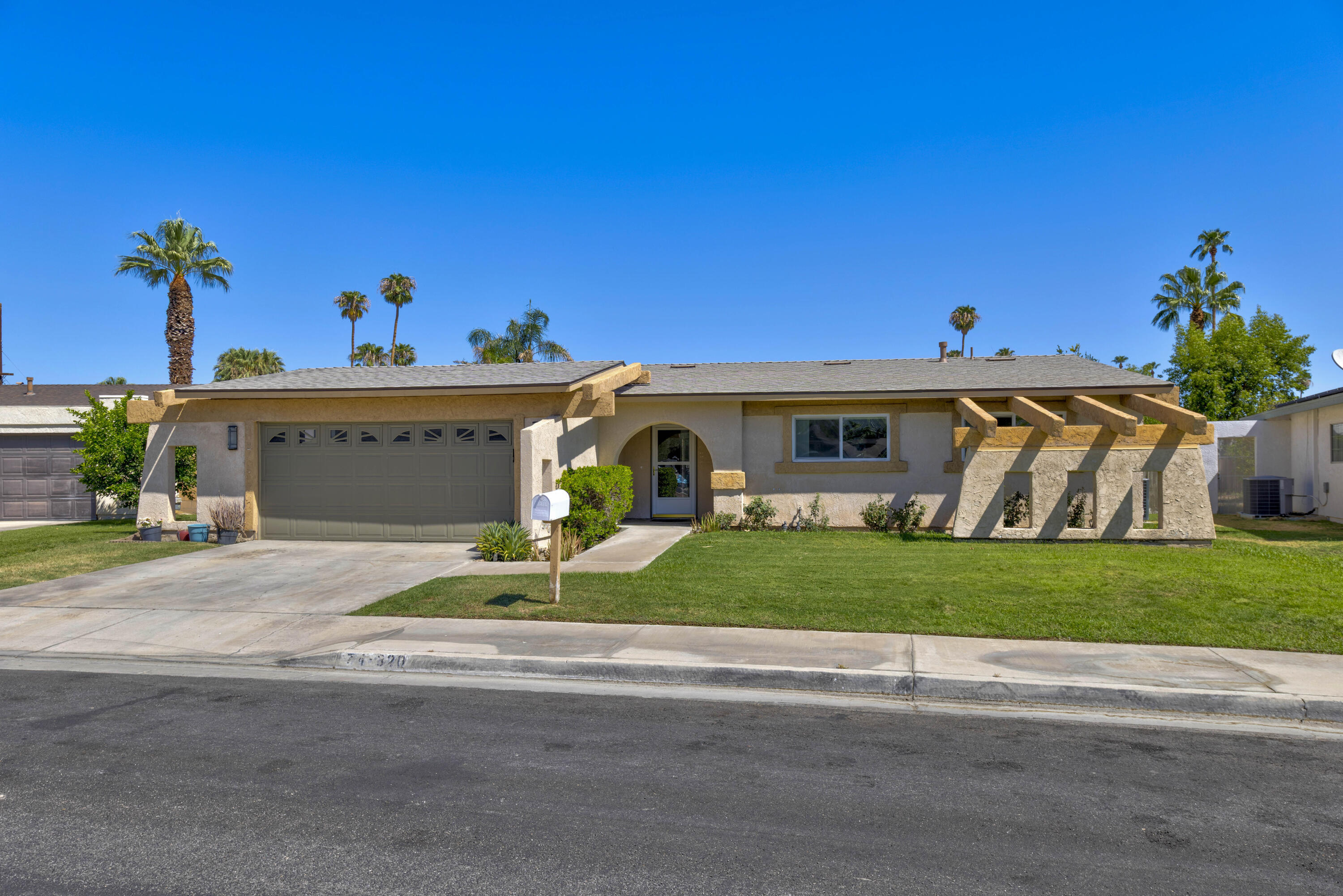 Property Photo: 74320 Primrose Drive CA 92260