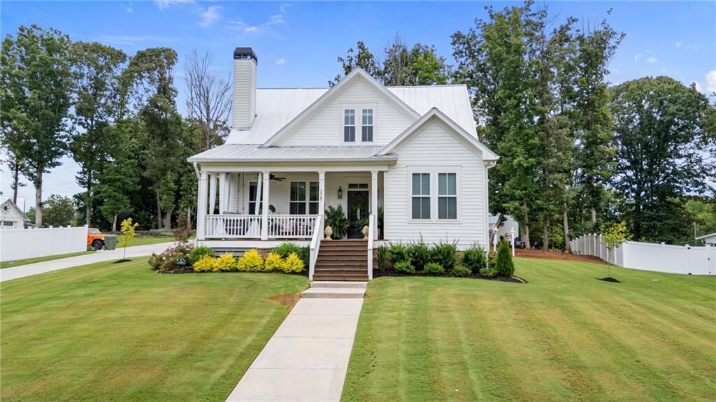Property Photo:  225 E Underwood Street  GA 30528 
