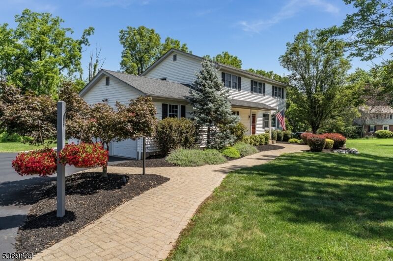 Property Photo:  11 Garden Place  NJ 08822 