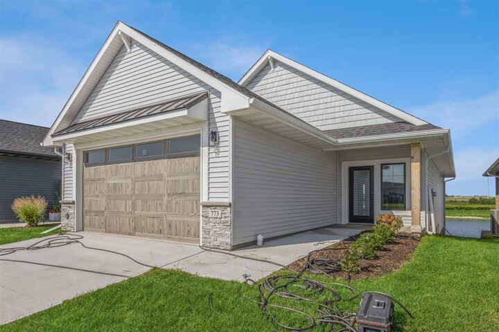 791 Clover Hill Dr   IA 52317 photo