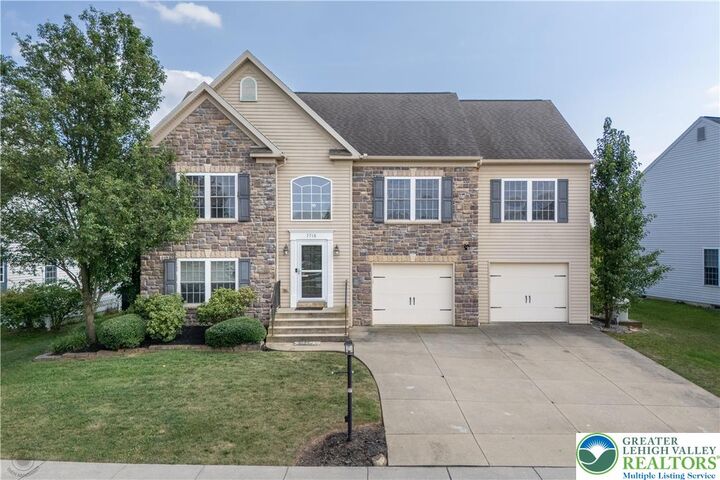 Property Photo: 7716 Scenic View PA 18062