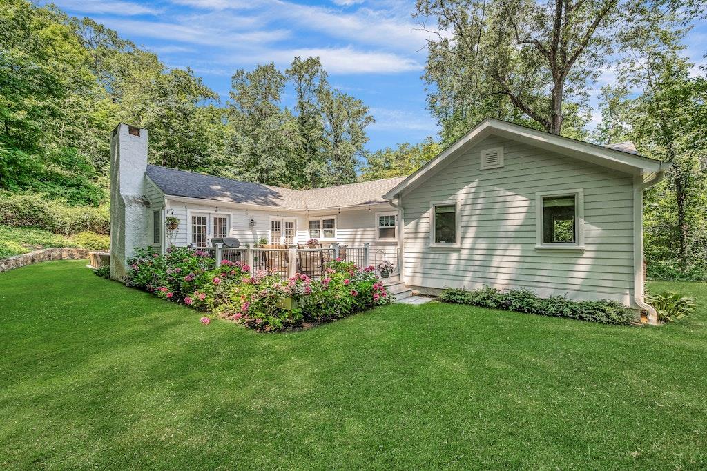 Property Photo:  43 Whippoorwill Road E  NY 10504 