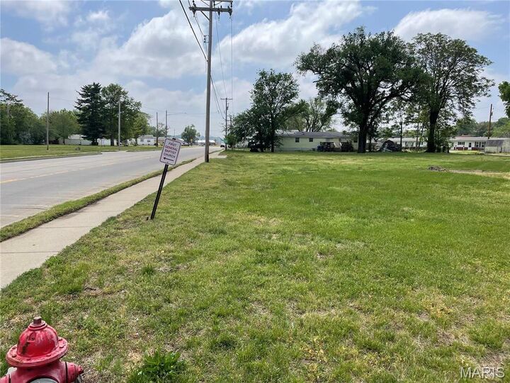 Property Photo:  1300 E Edwardsville Road  IL 62095 