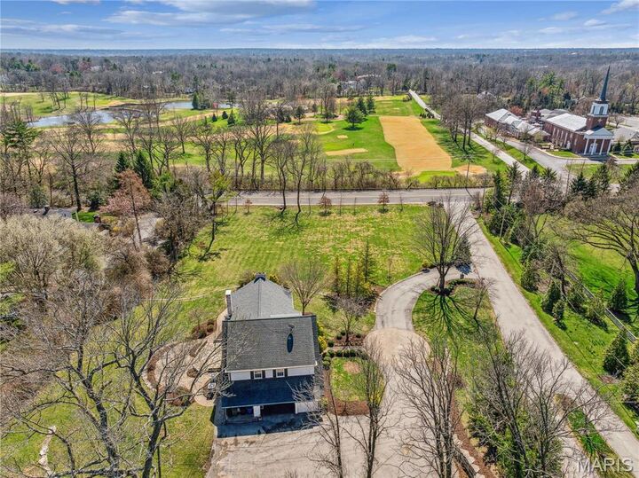 Property Photo:  910 Kent Road  MO 63124 