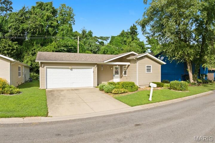 Property Photo: 8 Singletree Lane IL 62034