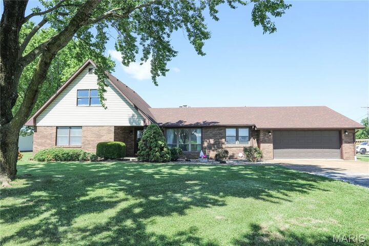2613 Mockingbird Lane  Granite City IL 62040 photo