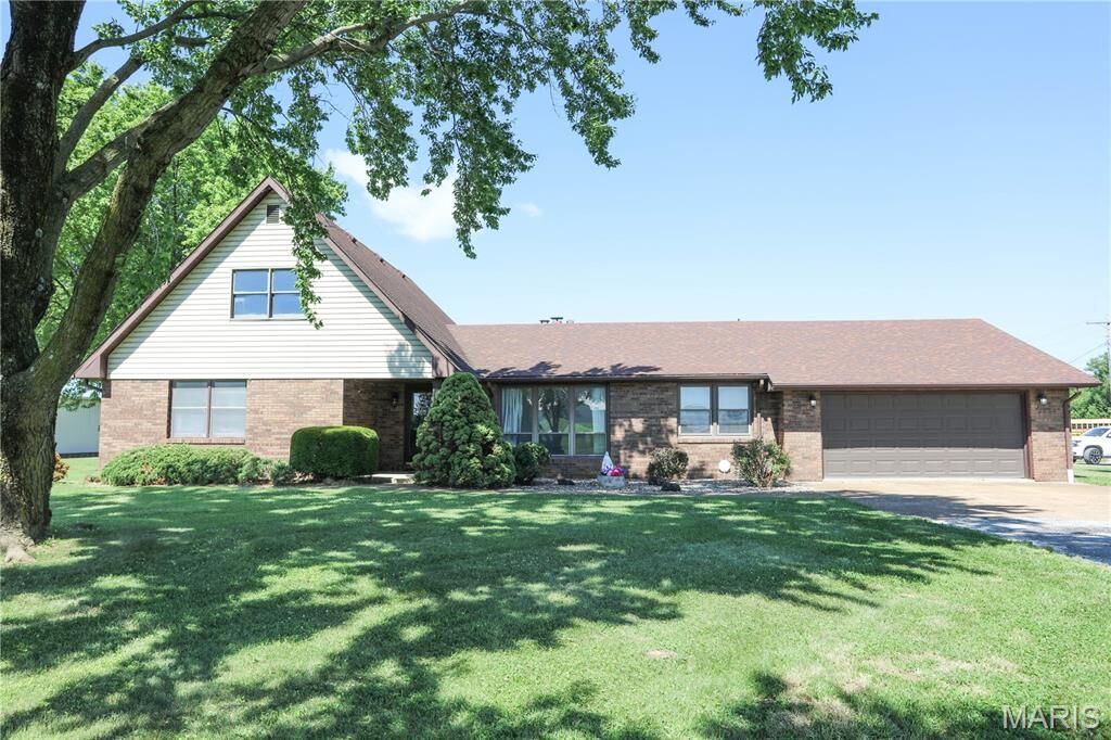 Property Photo: 2613 Mockingbird Lane IL 62040