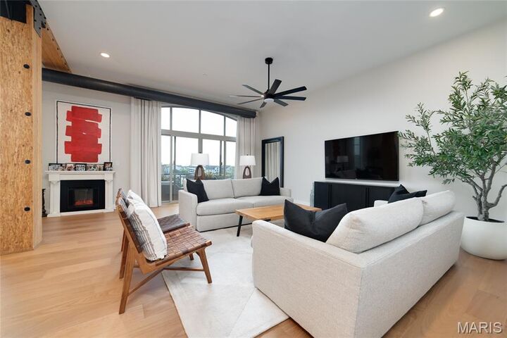 630 Emerson Road 403  Creve Coeur MO 63141 photo