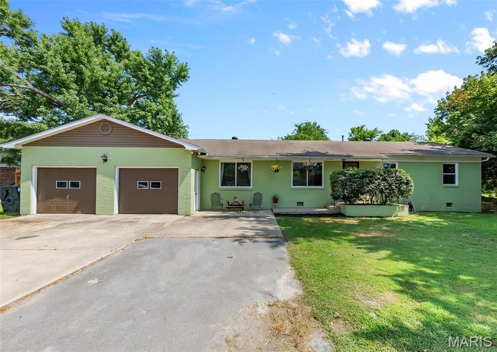 Property Photo: 708 W 2nd Street MO 63730
