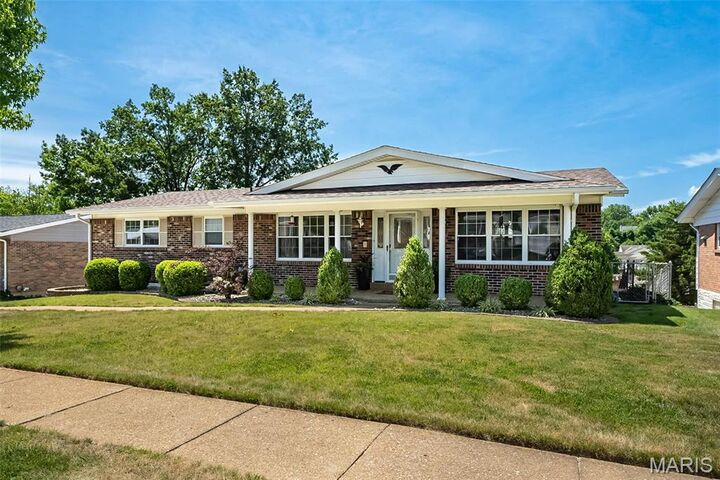 Property Photo:  3228 Hedgetree Lane  MO 63129 