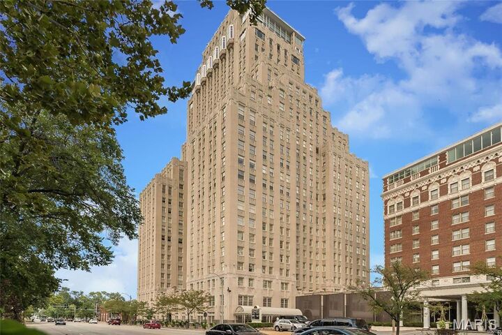 Property Photo:  232 N Kingshighway Boulevard 907  MO 63108 