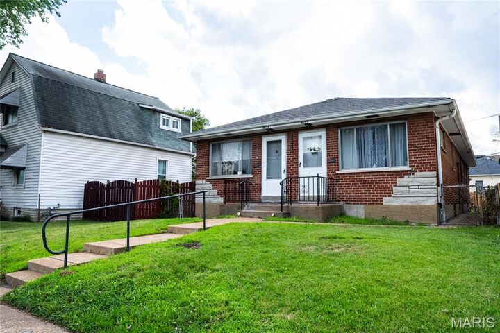 Property Photo: 4633 Morganford Rd MO 63116