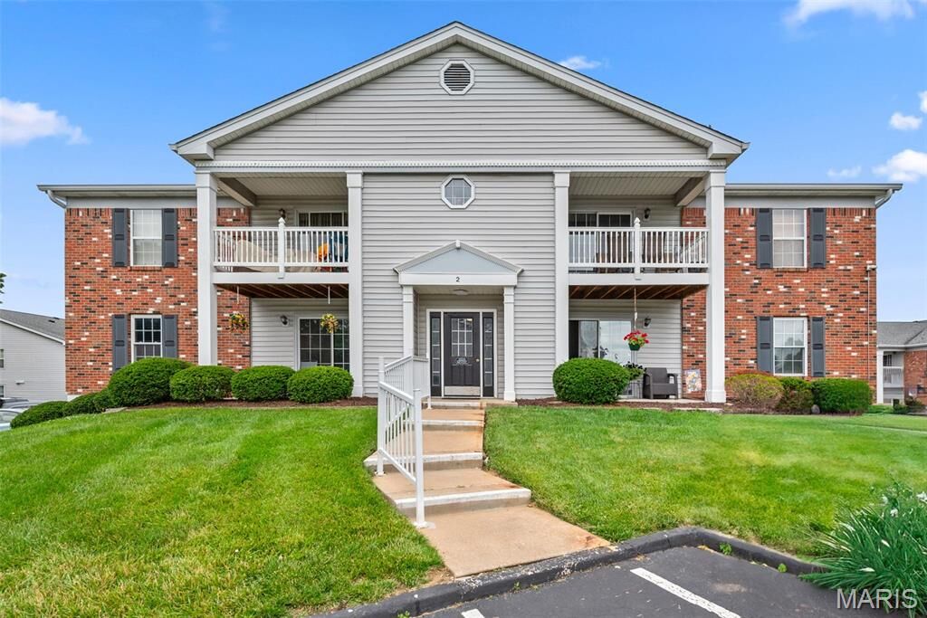 Property Photo: 2 Berview Circle H MO 63129