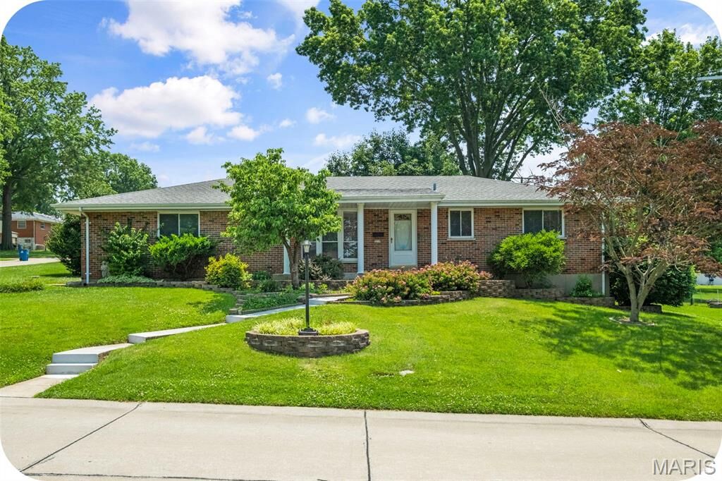 Property Photo: 2210 Doran Drive MO 63125