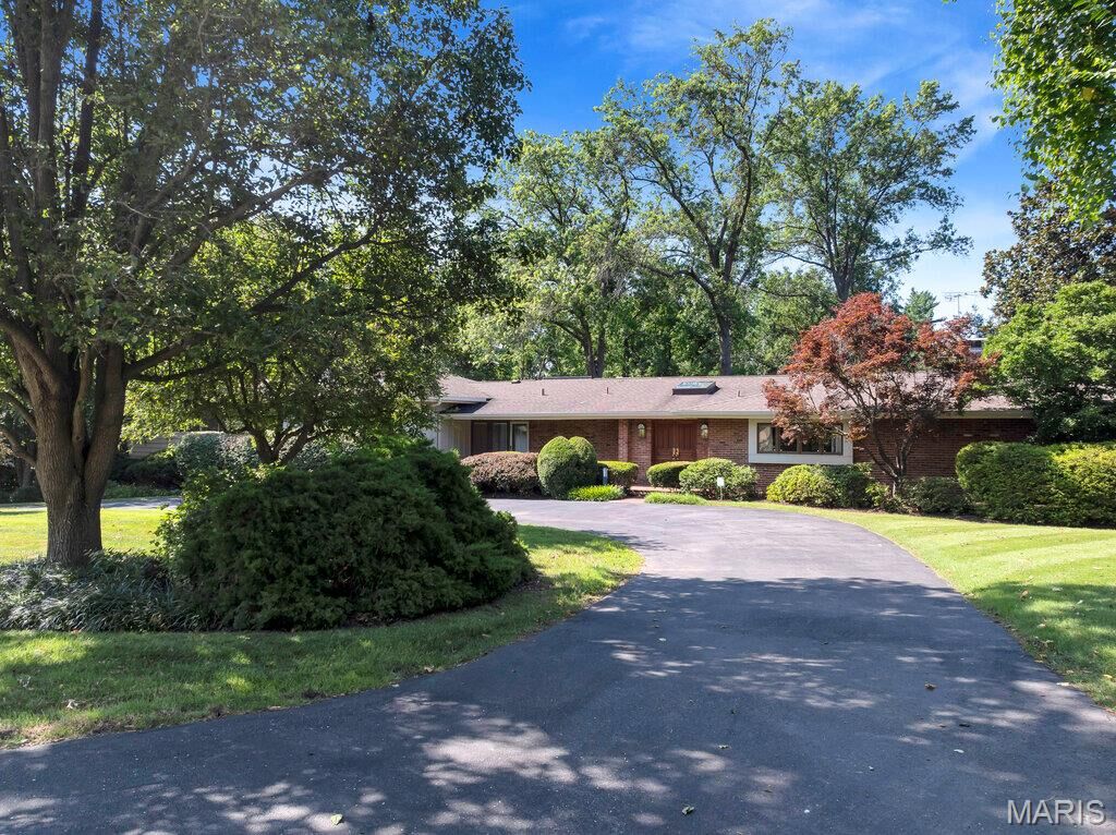 Property Photo:  4 Westwood Country Club  MO 63131 