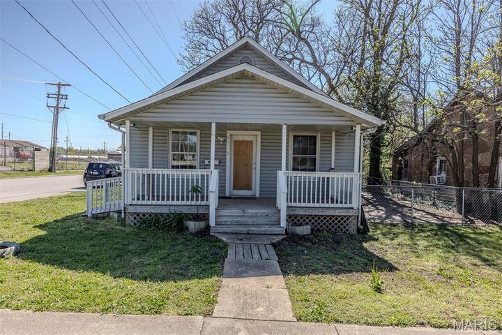 Property Photo:  211 Van Buren Street  MO 65536 