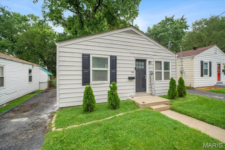 Property Photo:  135 Anabel Avenue  MO 63135 