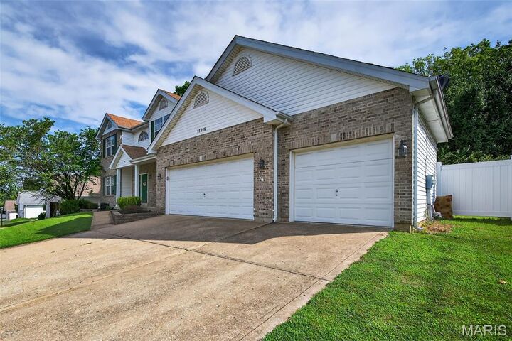 Property Photo:  11206 Lakewood Crossing Drive  MO 63044 
